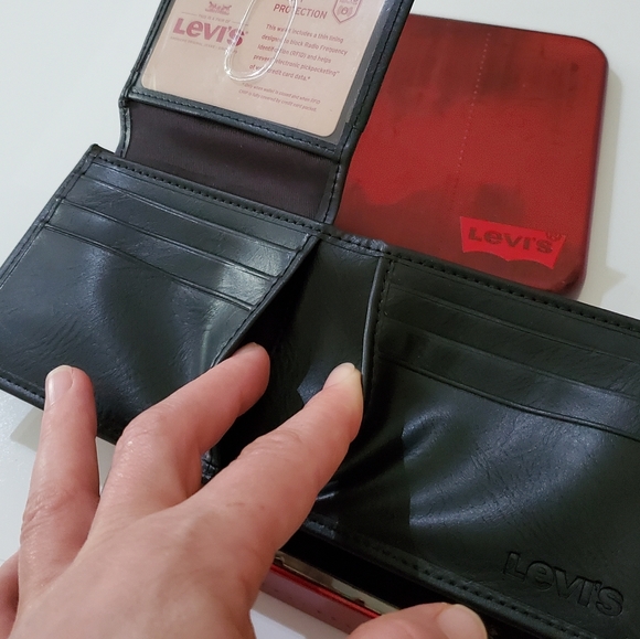 🤩New in box Levi's black mens wallet - Picture 6 of 10